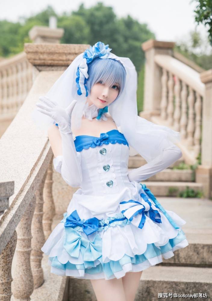 cos:花嫁蕾姆,此时的她开心的像一朵花