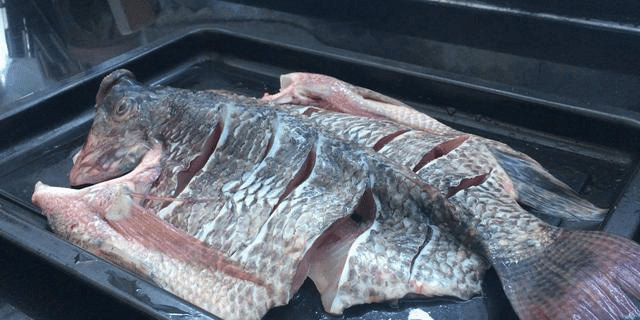 原创只做了一道"烤鱼"招待朋友,一开始说我小气,吃完后却直呼过瘾