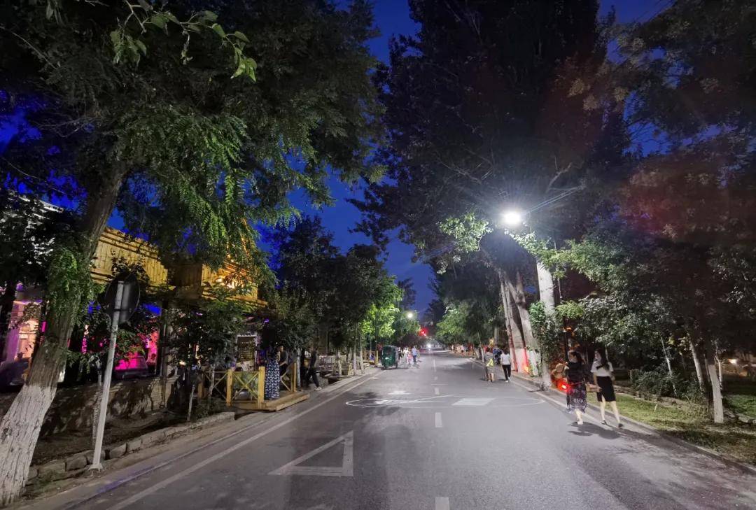 【城市掠影】悠闲,祥和的慢时光成为六星街夜晚的主题!