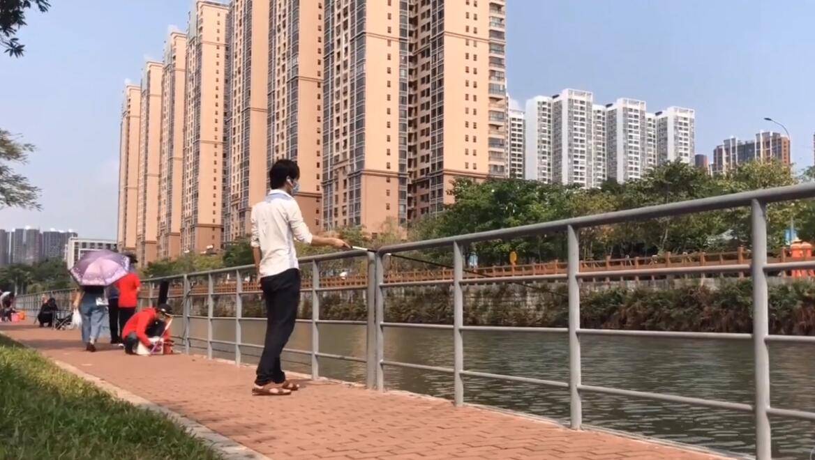 深圳臭水沟变形计:治理前隔100米都闻到臭味治理后钓到10斤大鱼