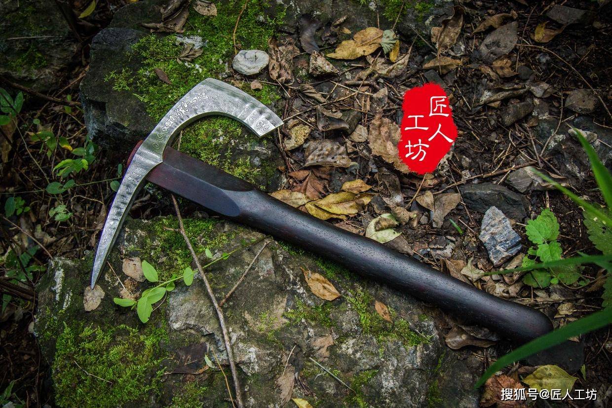 大马士革纹理由宽而窄拉伸变换,体现钢与火的完美结合.