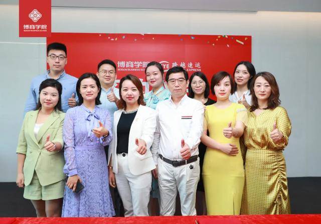 博商学院副院长曾任果先生,销售经理刘庆明女士,班主任王群老师,项目