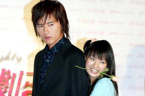 吧,希望她以后做最正确的选择,越来越开心(摊手 摊手 摊手)虽然演员最