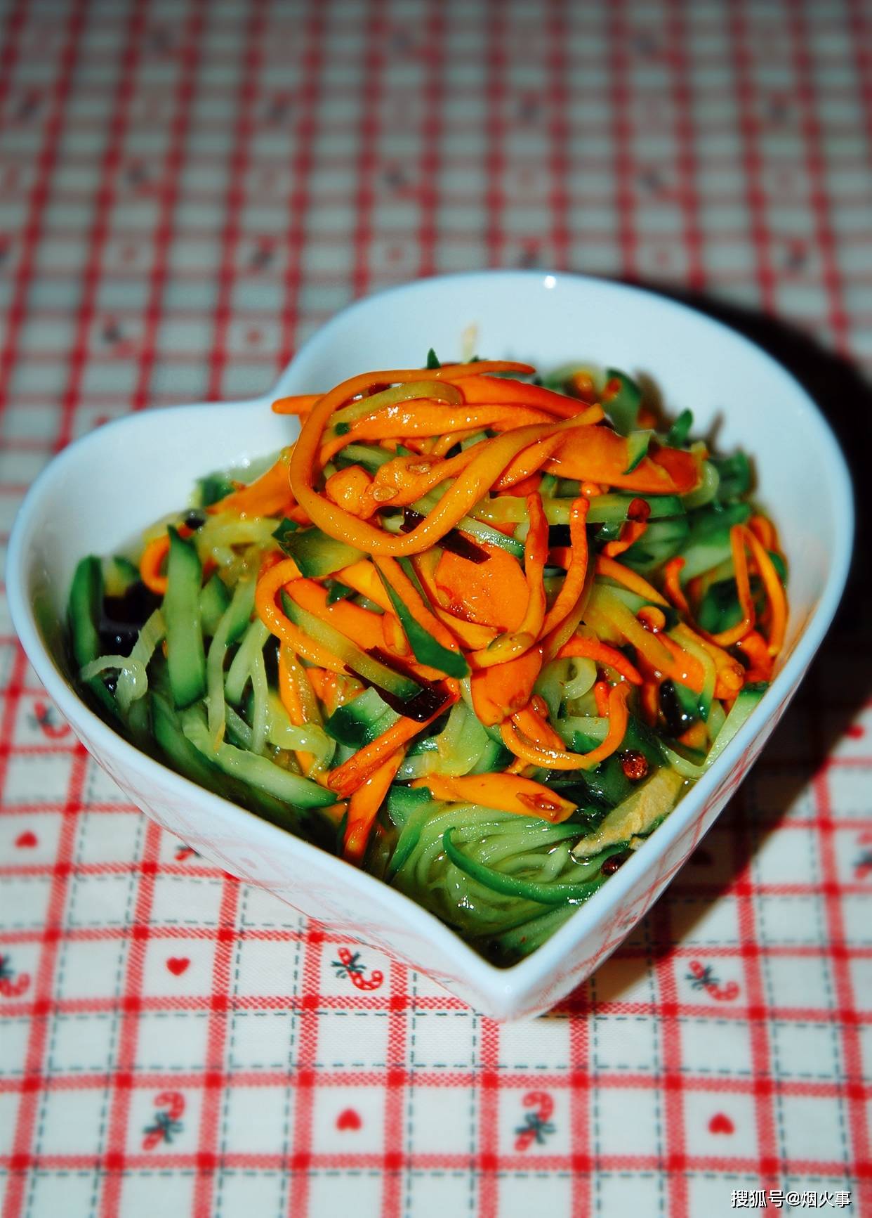 虫草花拌黄瓜丝