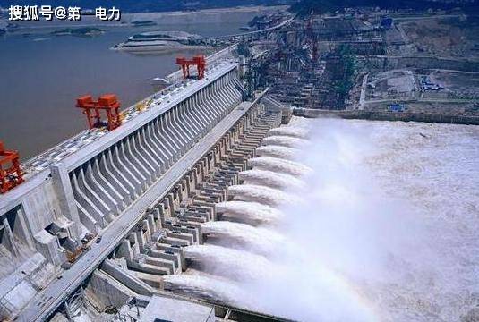 三峡大坝是如何发电的一年能发多少电