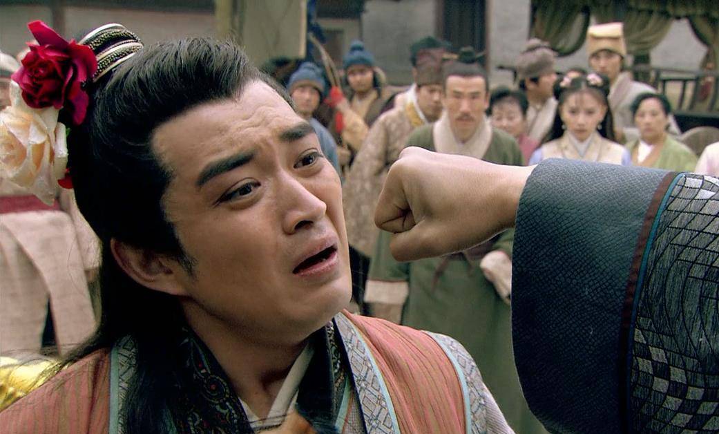 原创林冲狠心休妻,是为了让给高衙内,他还出卖过鲁智深?