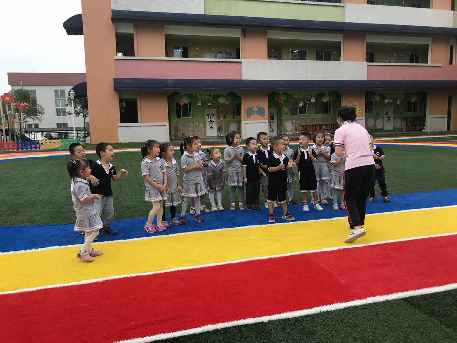 香宝宝幼儿园"用爱关注成长" 绘香城幸福画卷