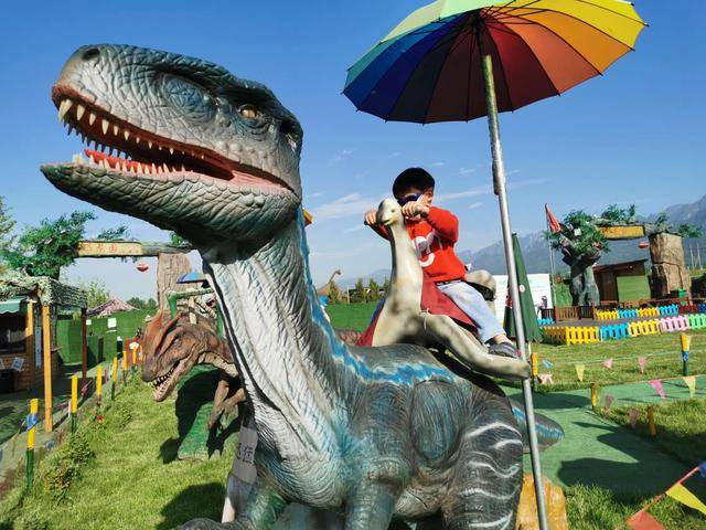 对于热爱恐龙的小朋友们,这个乐园真是太适合他们了!