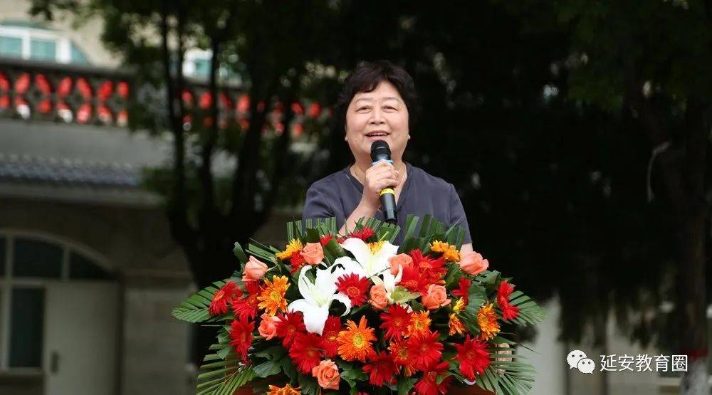 这天是孩子们最后一次聆听校长老师的教诲