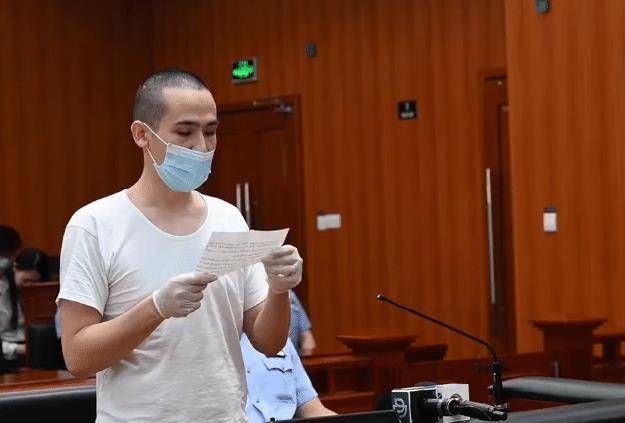 卡姆庭审当场道歉因患双相情感障碍压力大而吸毒网友不接受