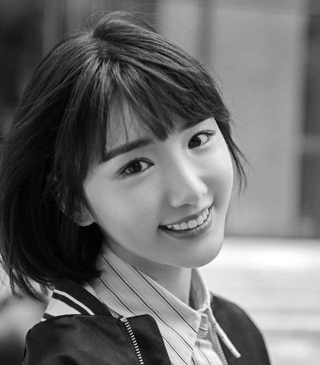 让人心疼的毛晓彤:被亲父索要5000万,亲眼目睹男友出轨