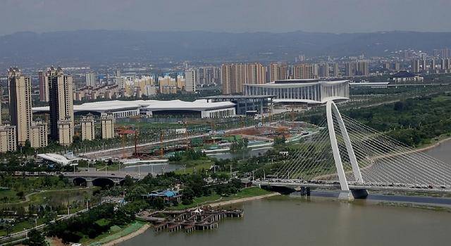 在西安浐灞生态区,西安国际港务区已建成的现代化的西安国际会展中心