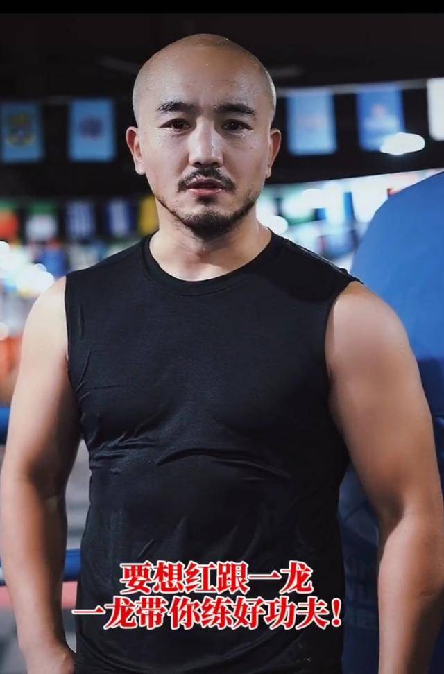 原创武僧一龙警告网络喷子:想红就跟我学功夫,挑衅我的人修养都不好