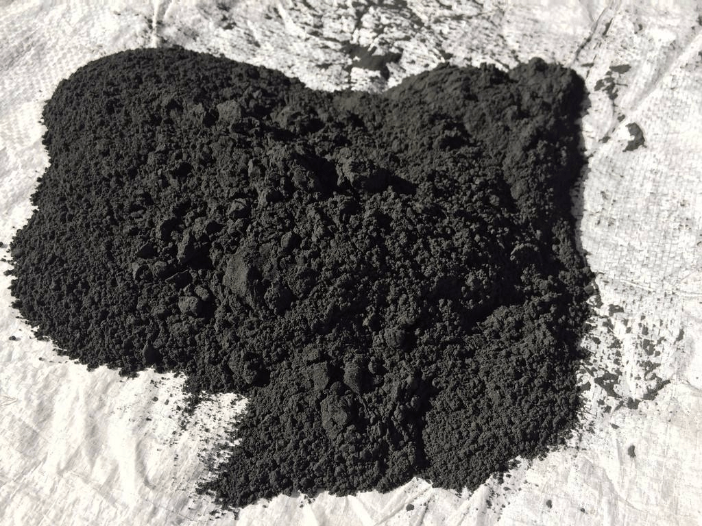 而石墨炸弹就是利用了石墨的材料特点所研发出的武器,石墨炸弹被大家