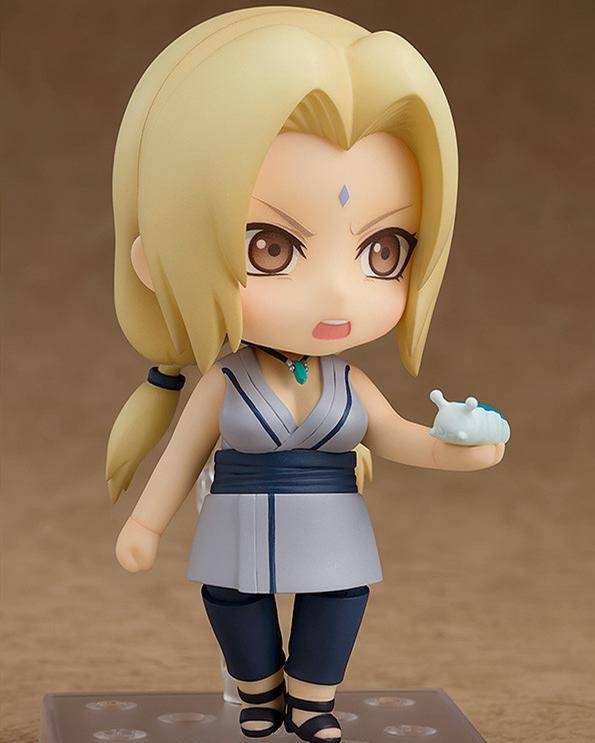 原创q版火影手办纲手乖巧可爱鸣佐牵手的画面则温馨十足