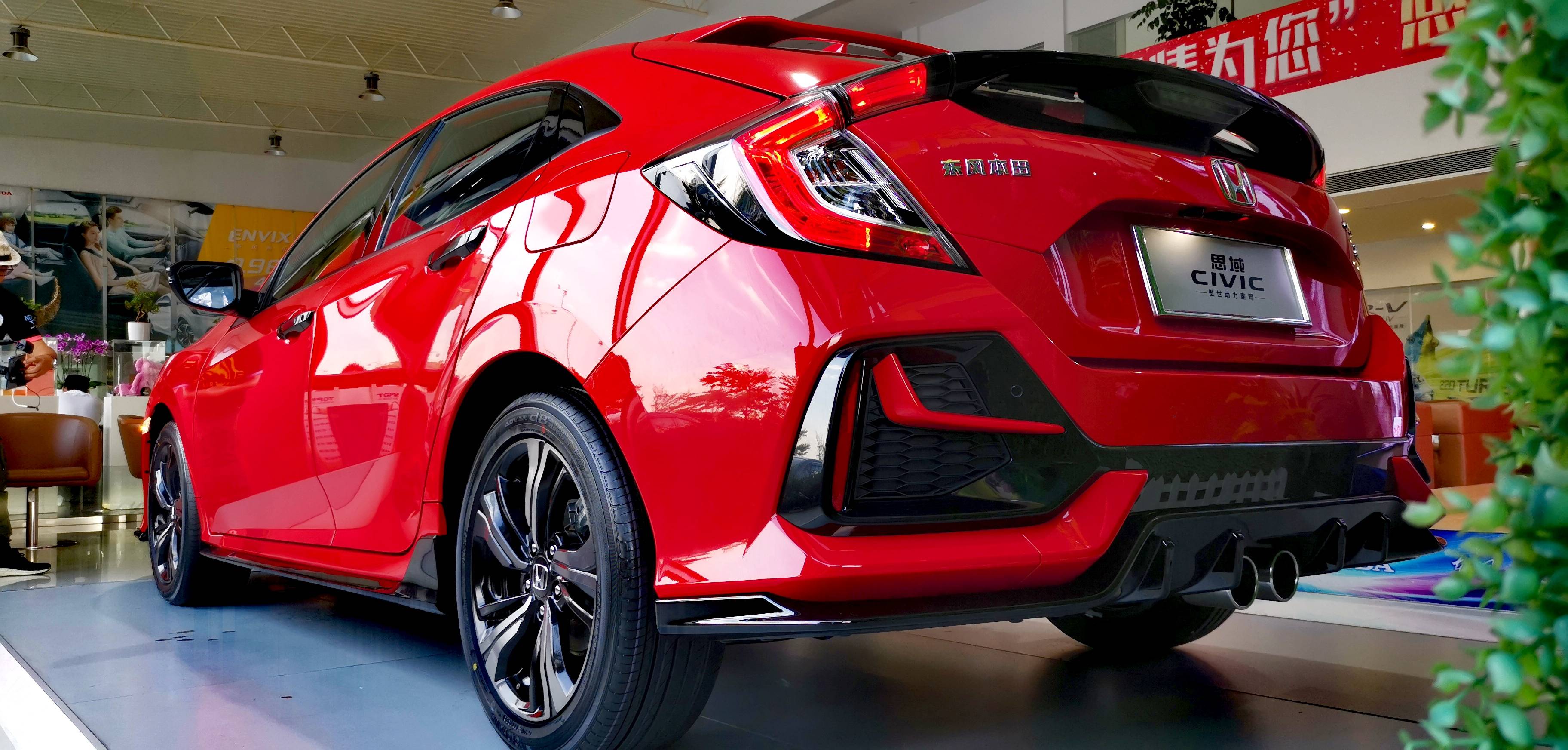 两厢思域到店实拍更多细节曝光售价比三厢高