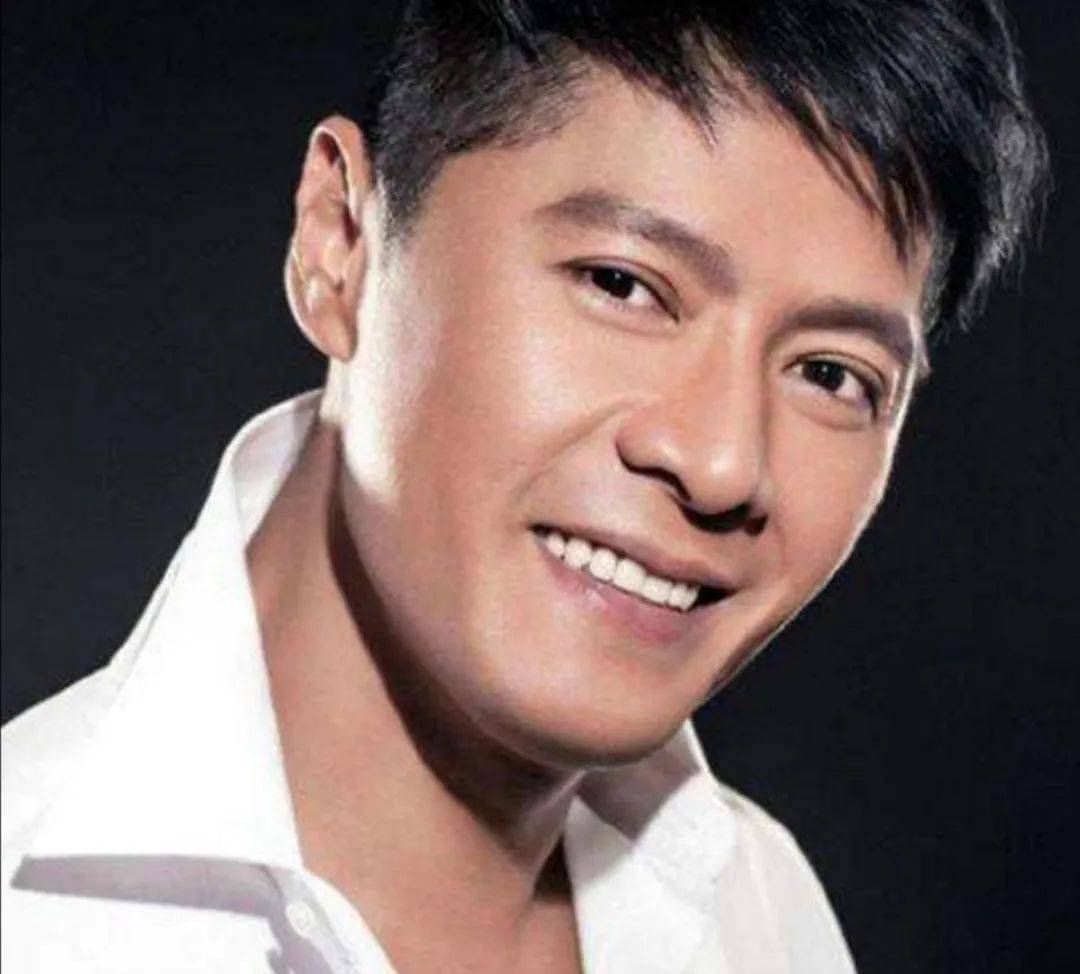 原创新加坡国宝级演员,却迷恋赌博欠下巨债,如今潇洒再出发