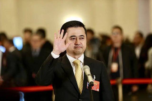 安踏跑出四位亿万富豪,中国体育运动第一品牌家族是如何炼成的_丁世忠