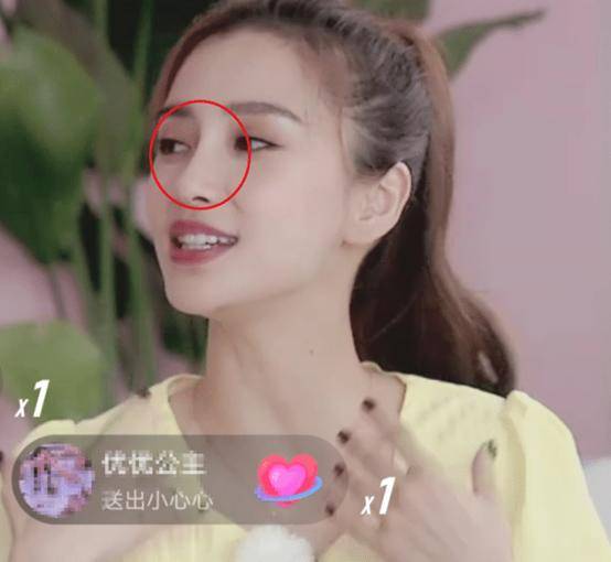 原创杨颖的鼻子没救了?直播时突然出现"断层",明显的左右不一样