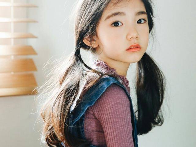 在韩国有一个叫李恩採的女孩,年纪不大,但却是一个家喻户晓得童模.