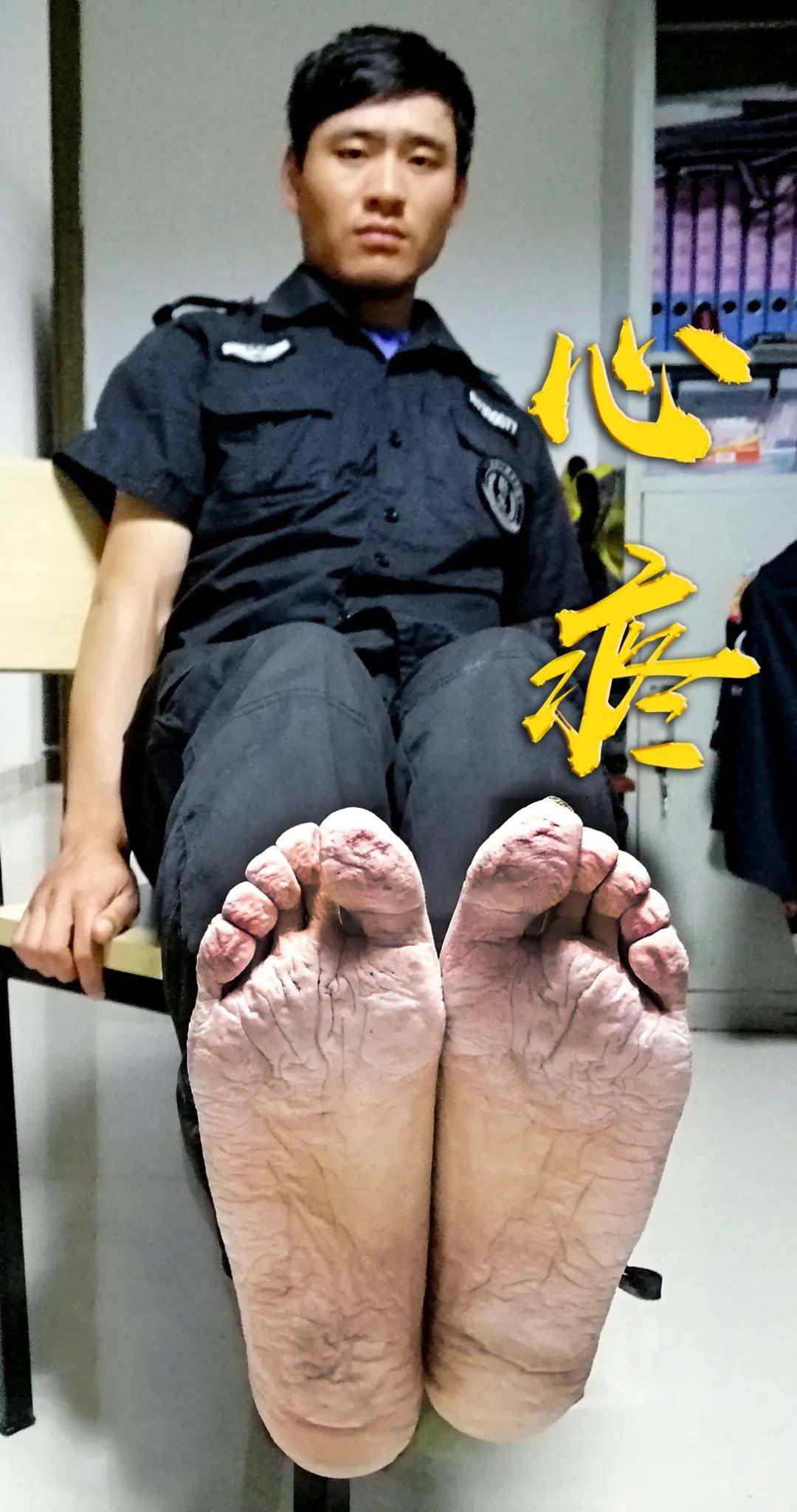 边防战士的脚图片