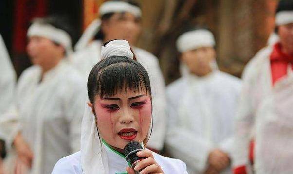 农村白事哭灵女为何越来越多万寿菊讲讲背后隐情