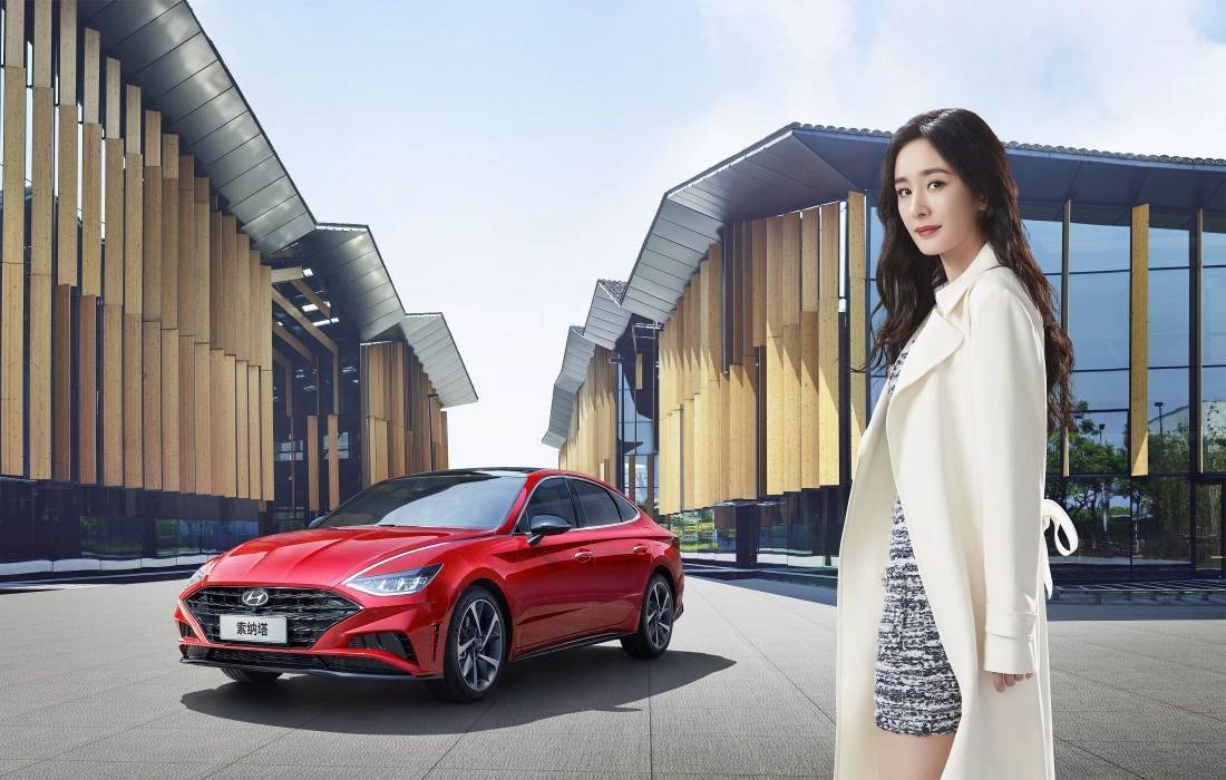系明星偏男性代言北京现代车型不一样的是,这次除了选杨幂为代言人外