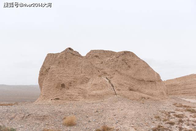 万里长城西端的起点,是距离嘉峪关7公里的这座土墩_关城