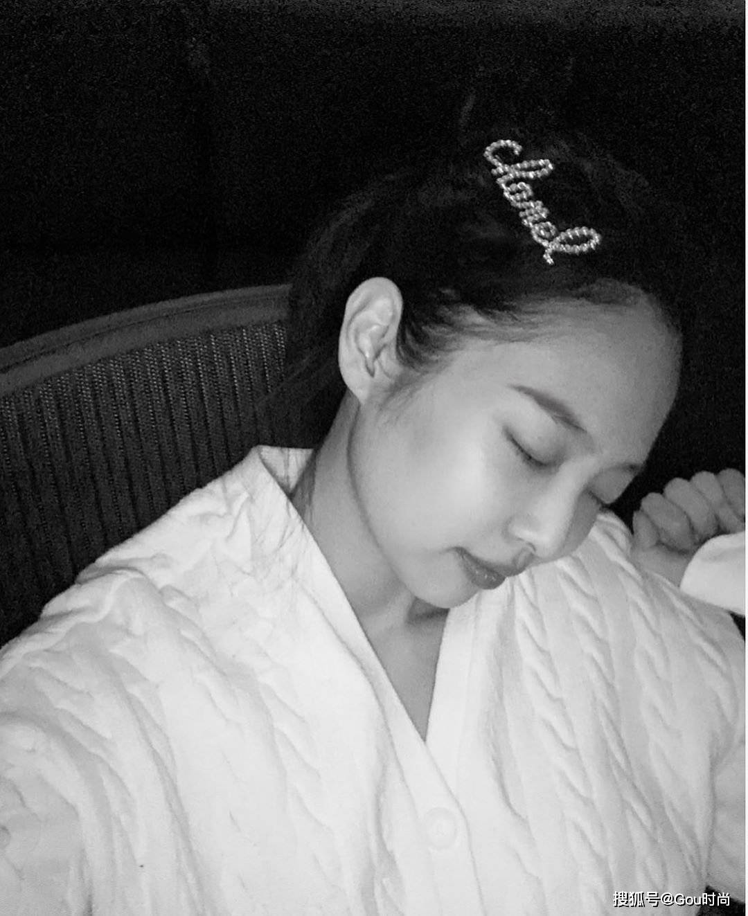 "人间香奈儿"不是白叫的,珍妮的这些时尚感,对得起这个称号_jenny