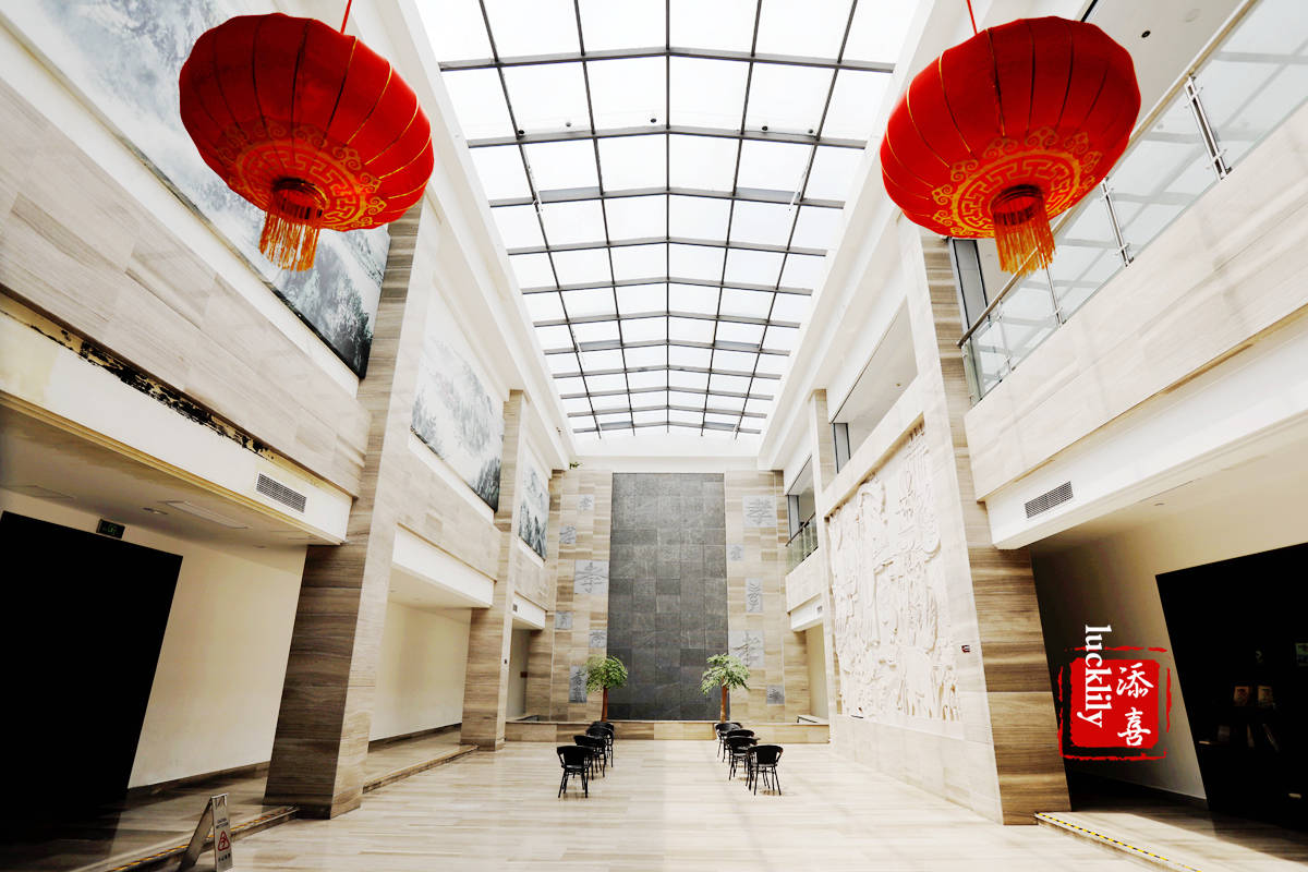 在中华孝德园内还有一个中国孝德文化馆可以参观游览下,设上下两层