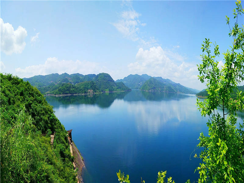 跨省旅游开通啦!来十堰,必到竹山圣水湖赏湖景,识古庸