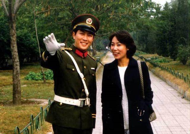 怎样联系明星唐国强?