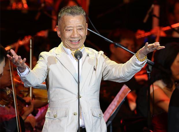 这首歌曲的创作者叫做:左宏元.人们一般也唱作:啊,啊,啊,或者,啦啦啦.