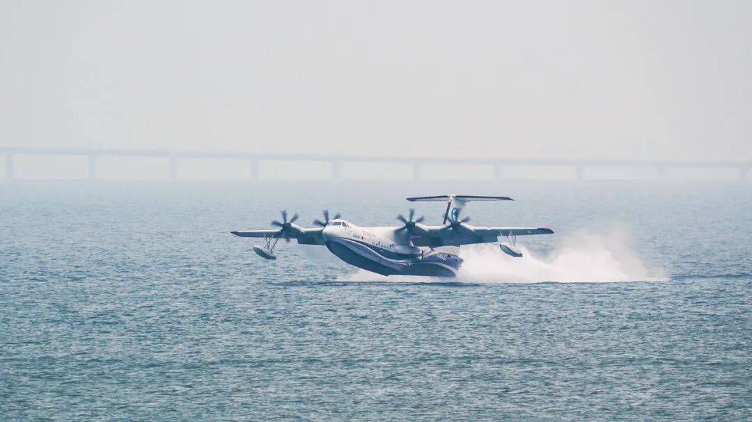 踏浪腾空鲲龙出海海上首飞有啥不同戳文了解