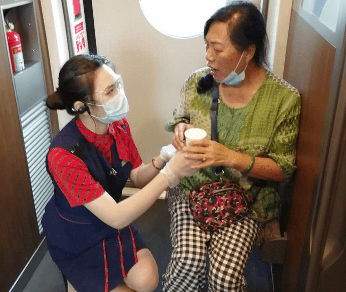 2020年7月25日,武汉客运段担当上海虹桥开往武汉的g1720次列车上发生