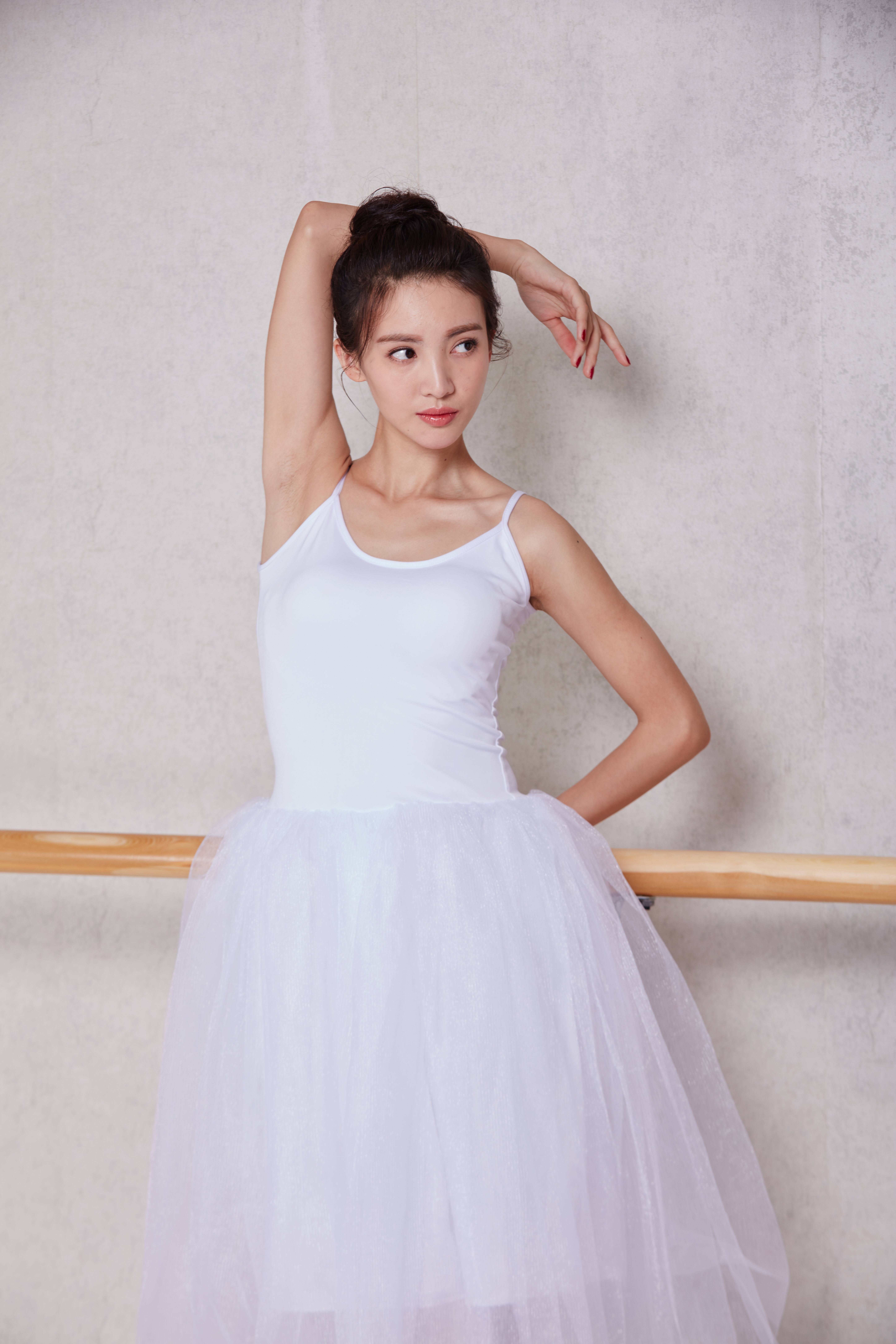 金晨,拥有精湛的舞姿是有原因的