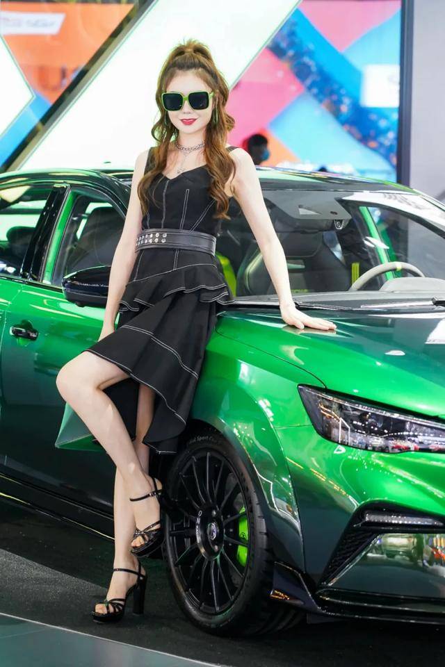 网红车模撑起成都车展半边天这些展台美女值得一拍