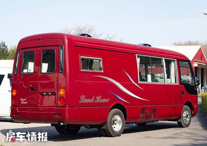 三菱罗莎见过吗配50t柴油机4at还有四驱前后2张大床能住4人