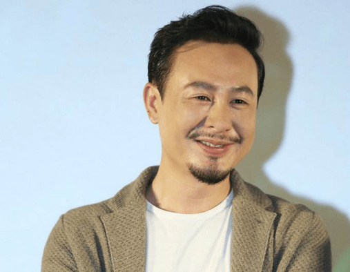 他是最穷影帝长达10年年收入不到2万如今44岁仍买不起房