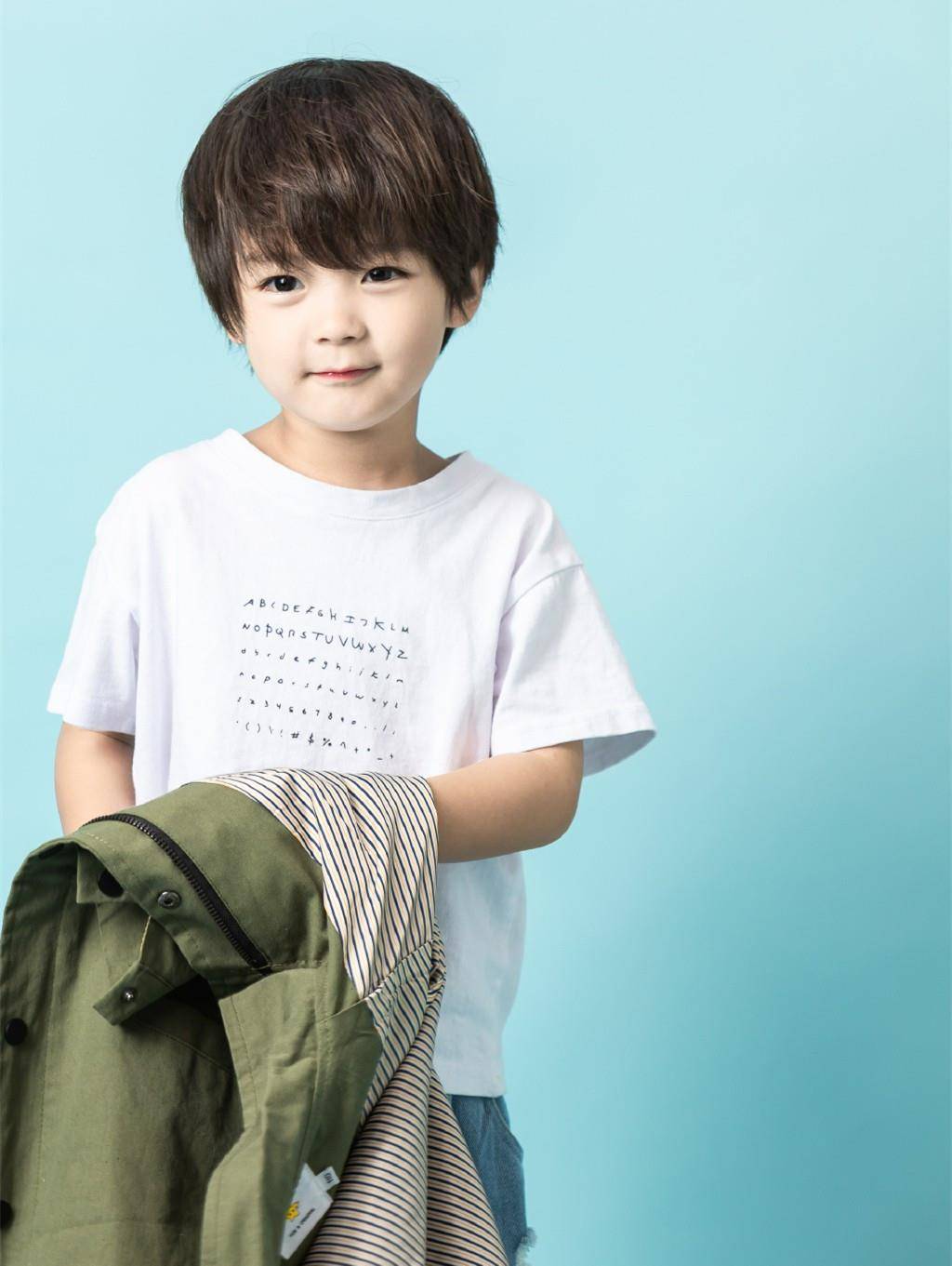 因为长得太萌,还被误以为是混血儿,结果《三十而已》开播之后,陈天雨