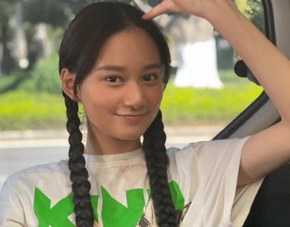 夏梦素颜学生照曝光,细看这五官,难怪是3个学校的状元!