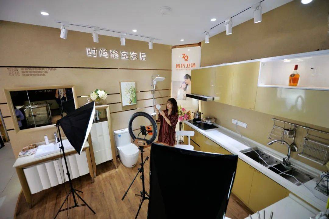 南安这里有个3500平米超大直播基地,一大批网红正在赶来!