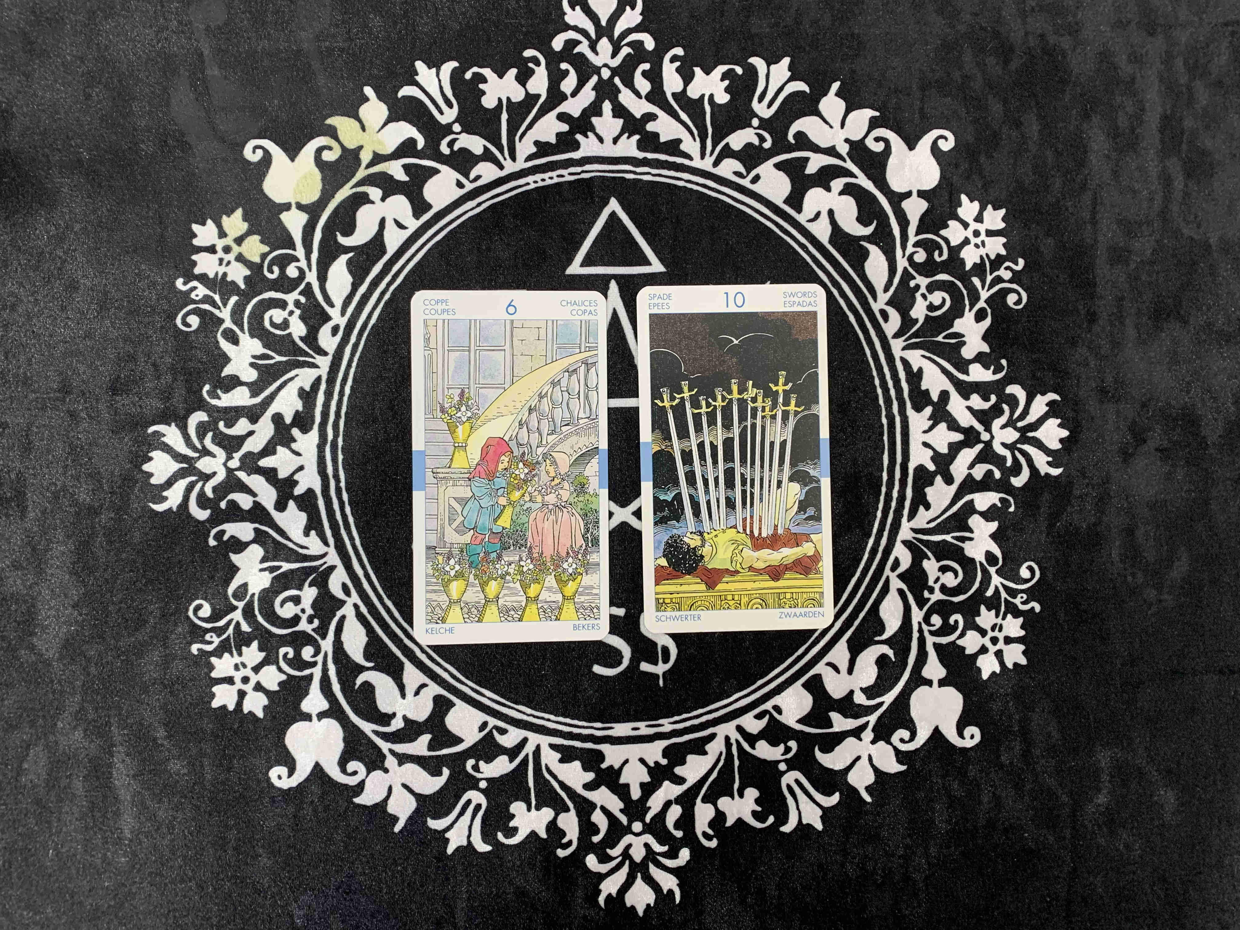 梦黎塔罗:水象星座(巨蟹,天蝎,双鱼)八月整体运势,感情影响整体情绪