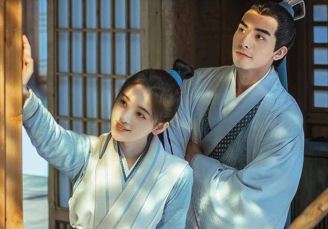 鞠婧祎新剧女扮男装,粉色眼影化浓妆,原因或许与剧名有关