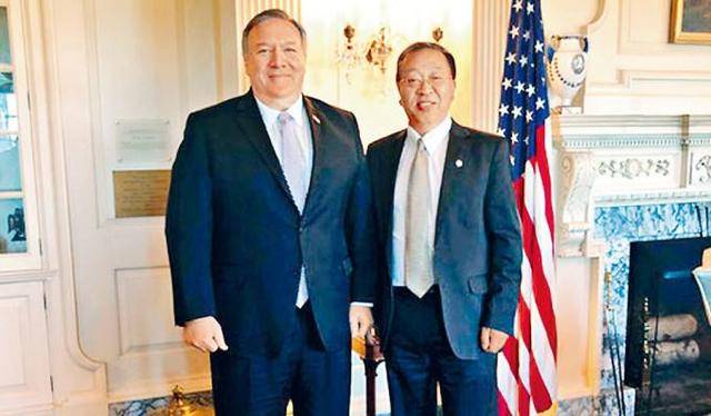 而在蓬佩奥的背后,还隐藏着一位"大人物",让人可气的是,这位"大人物"