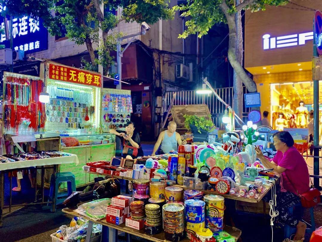 逛了宜宾东街夜市,才明白什么叫烟火气