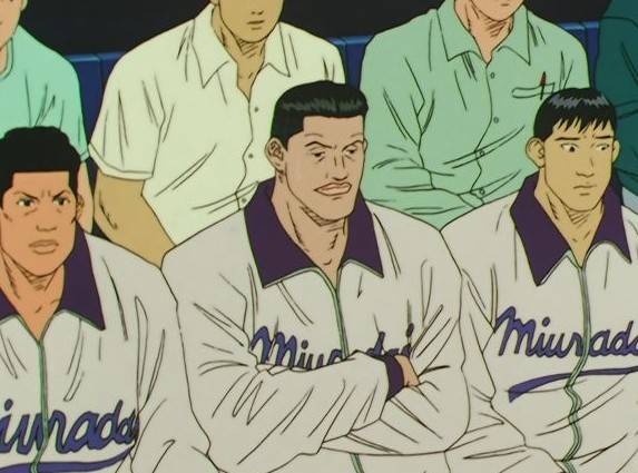 初始球衣及训练服之后,终于迎来了自己特殊球服——三浦台的长袖队服