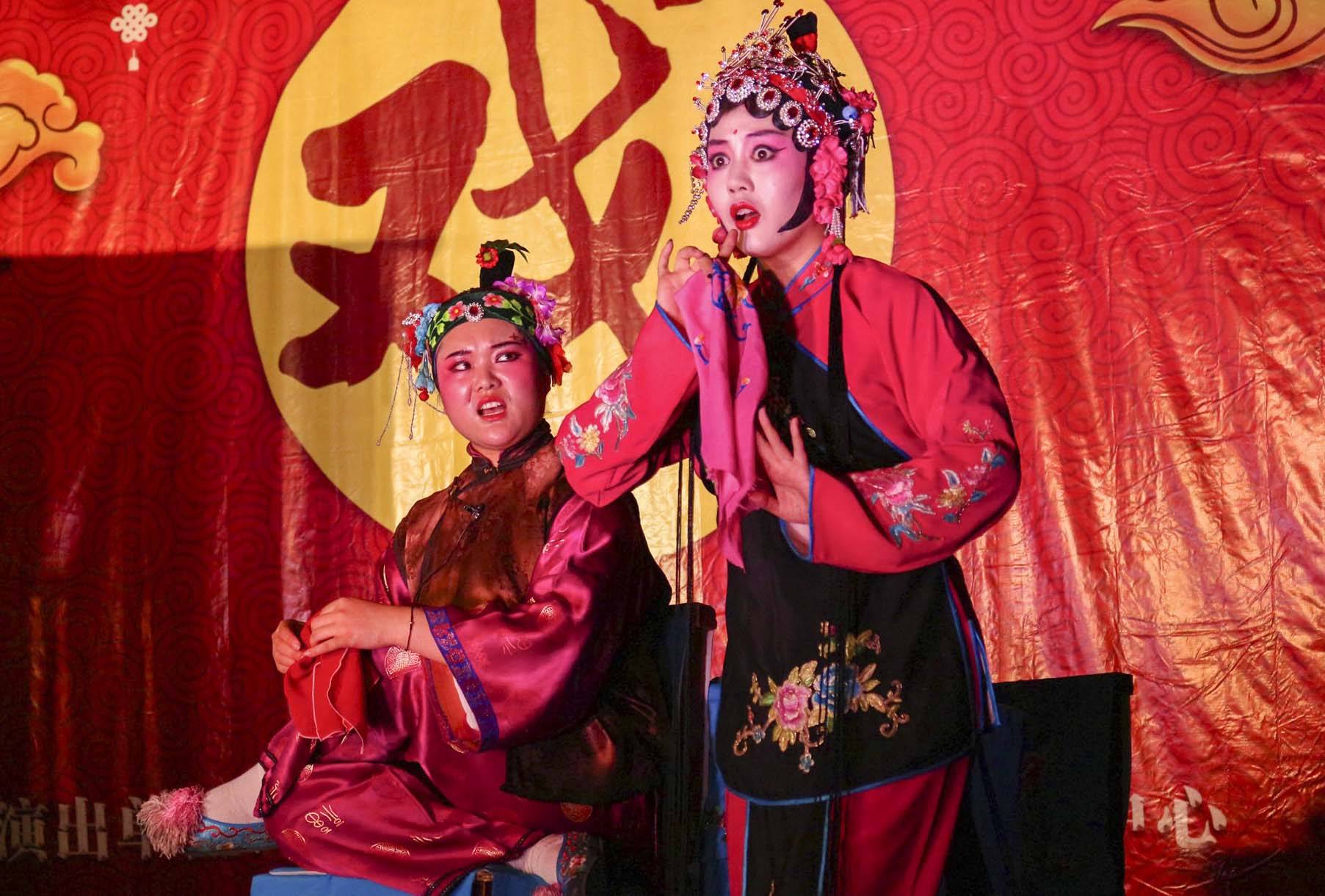 青岛西海岸新区珠海街道:"非遗"茂腔戏进大荒村助力乡村振兴喜悦父老