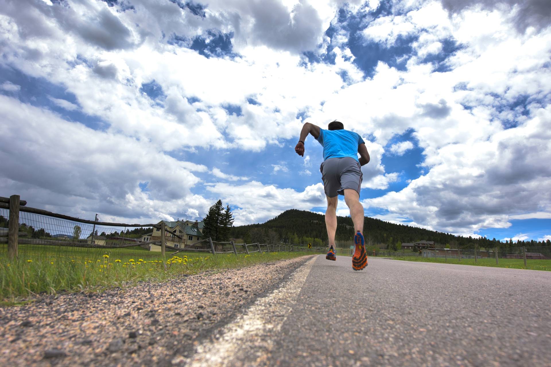 跑步姿势原来影响这么大,你跑对了吗?_受伤