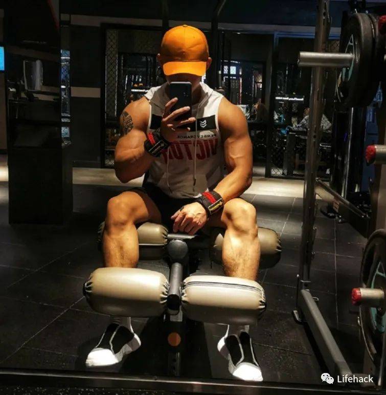 上海漫展筋肉男引发舔屏,这肉体太野了